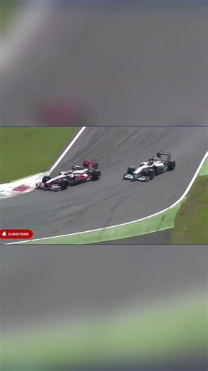 Hamilton vs Schumacher:30-Lap Battle at Monza 2011! #f1 #formula1 #youtubeshorts #f1shorts #shorts