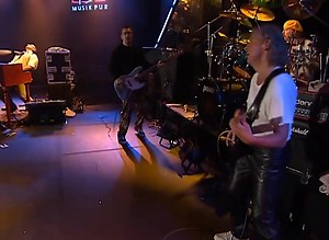 "Living in the Past" played live by Jethro Tull on the German TV programme "Ohne Filter Extra" in 1999. This is the final encore of a mini-show relating to the period of the album "Dot. Com". Following is a fragment of "Dogs in the Midwinter" (from "Crest of a Knave", 1987) and then the usual balloon toss to the audience, with a closure left to "Cheerio" (from "Broadsword and the Beast" 1982). As well as Ian Anderson and Martin Barre we have Andy Giddings on keyboards, Jonathan Noyce on bass and