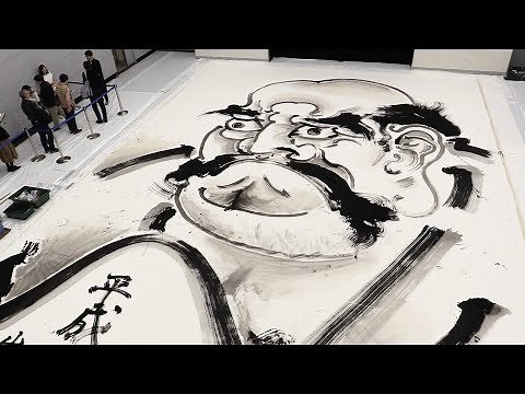 北斎にちなみ巨大だるま絵を墨書 画家・山口晃さん