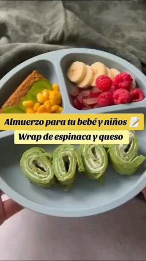 BLW / Almuerzo para niños pequeños - Wrap de espinacas y queso suave 💚 ¡Una forma sencilla y deliciosa de servir espinacas a tus pequeños! Las verduras de hoja verde como la espinaca son muy beneficiosas para los pequeños, pero a menudo son las más difíciles de conseguir que las coman. 👶🏼 Apto a partir de los 6 meses 2 huevos Un puñado grande de espinacas Queso blando 1. En una jarra, añade los huevos y las espinacas y mezcla hasta que quede suave. 2. Agrega un poco de aceite a una sartén peq