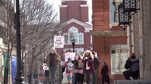 Hundreds gather in downtown Knoxville to join national protests