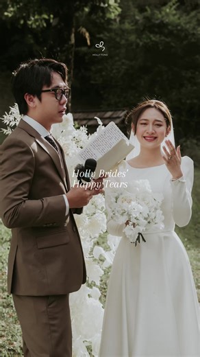 HOLLY BRIDES’ HAPPY TEARS 💖 It’s hard for our brides to control their emotion, especially during the wedding ceremony. Touching and heartfelt tears symbolize love and happiness. Explore the sentimental moments of Holly’s Brides on their big day 🕊️ #hollybrides #cryingbrides #weddingdress #weddinggown #romanticbride