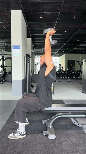 Extension triceps avec haltères (tutoriel)