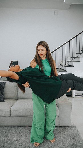 不瞒大家了，其实我有个隐藏超能力…😱 She Hulk: Attorney at Law is now streaming only on @disneyplusmy 😍 Watch how She-Hulk balances the different demands of life: her job, dating life & superpowers! A must see series & first sitcom from the MCU! 📺 Watch now 🍿 #SheHulk #ShesGoneGreen | Elecher 一粒车