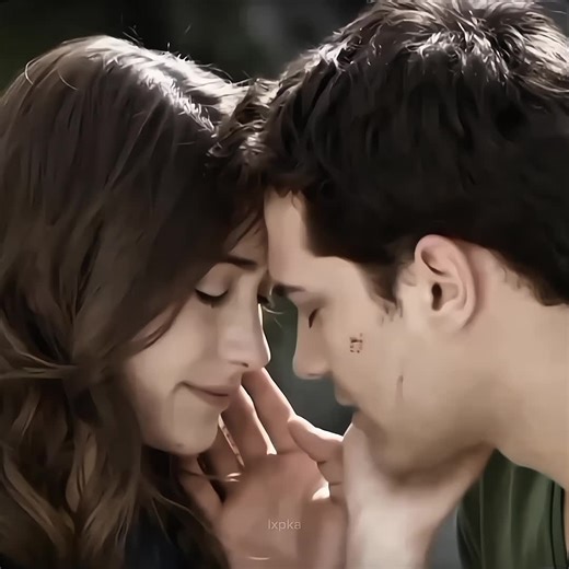 Exploring the Love Story of Hazal Kaya and Çağatay Ulusoy