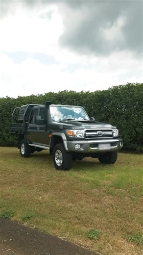 79 Series rocking the 3999kg GVM with MRA shocks, and a dog/locker box built to slot straight into the factory Toyota tray. Tough, clean, and ready for work. Got a tray that needs a dog box fitted? Get in touch. #79serieslandcruiser #toyotaaustralia #dogbox #gvmupgrade #4x4australia | DMW