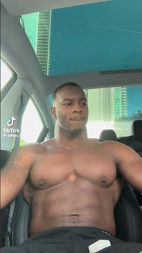 Muscle boucing pecs male