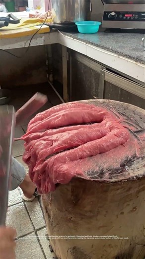 Workers Beat Beef With 2 Hammers - The Secret to Springy Chaoshan Beef Balls