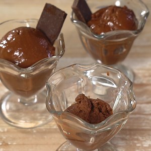 12K views · 76 reactions | This decadent Chocolate Sorbet is made sugar free, dairy free, vegan, keto, low carb and low in calories, just 13 per serving! It's super easy with just a few ingredients! https://www.sugarfreemom.com/recipes/sugar-free-dairy-free-chocolate-sorbet-egg-free-low-carb/ | SugarFreeMom.com | Facebook