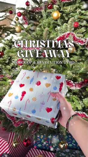 🎁 CHRISTMAS GIVEAWAY: ROBOCOP & REVOLUTION 5 PRO ! To win: A Robocop game and a Revolution 5 Pro controller. TO ENTER: 1️⃣ Follow our account. 2️⃣ Like this TikTok. 3️⃣ Comment to confirm your entry ! 🍀 The draw will take place on January 6. Good luck, everyone ! #Robocop #giveaway #Gaming #ChristmasGift #Nacon #robocop