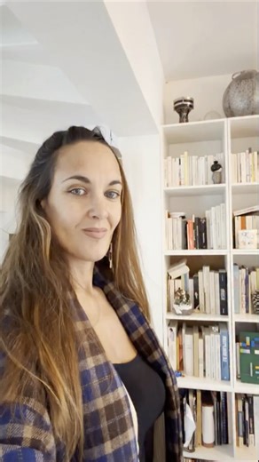 Lia Moon on Instagram: "Productrice indépendante, vous découvrirez dans cette vidéo ma grotte où je passe la plupart de mon temps à faire des expériences musicales. Après mon album « Housewife », s’amusant des aléas de ma vie de maman et de DJ, découvrez « DUB WISE » extrait de mon album « The Magic » qui sortira le 20.03.2025. 🔗 LINK IN BIO ✨ 🔥PROCHAINS RDV: - Samedi 13.12: Salle des Fêtes de Mios en DJ set avec Rwan de Java/Soviet Suprem !!!!!! ⚡️⭐️🏴‍☠️ Réservez vos places sur l’instagram d