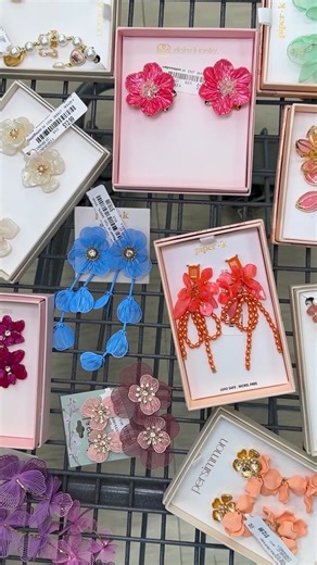 Summer calls for colours and beach-ready accessories 🌺🥥​ #WINNERSMOMENT #WINNERSFabFinds #WINNERSCanada | Winners