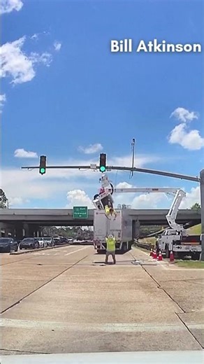 Eyewitness Dashcam Captures 18-Wheeler Crashing Into Electrical Worker in Louisiana | AP12