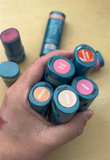 Protección solar mineral y en stick para tus labios y mejillas 😍🦄 con los “sunforggetable total protection color balm” de #colorescience ☀️ #makeup #beauty #fyp #suncare