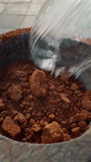 山白 on Instagram: "泥活字印刷 Mud movable type printing | Passed down through the ages, it has shone brightly upon the land of China. #countryside #china #productionlife #中国传统文化"