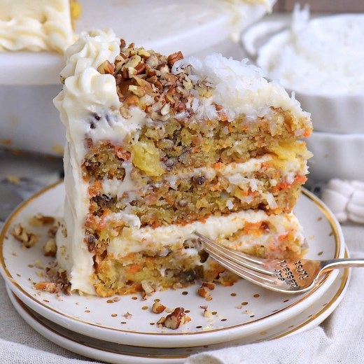 🥕TO DIE FOR CARROT CAKE 🥕 https://www.momontimeout.com/to-die-for-carrot-cake-recipe/ Truly the BEST CARROT CAKE you’ll ever try! | Mom On Timeout