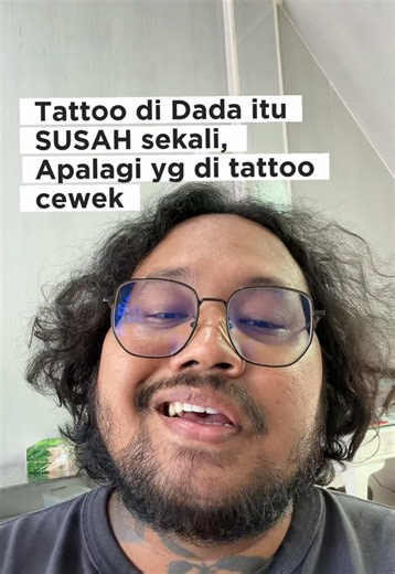 Kesulitan Membuat Tattoo di Dada Wanita