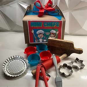 Mini Chefs Baking Set with Accessories, and a box for a perfect gift.