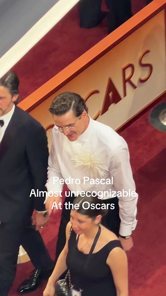 Pedro Pascal's Dapper Look at the Oscars