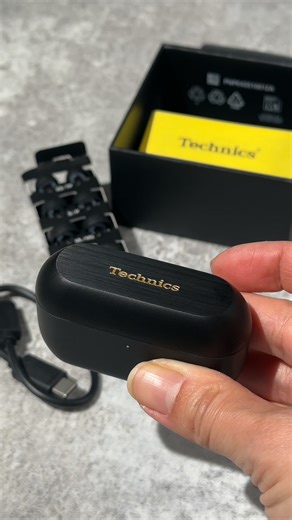 86K views · 950 reactions | With its compact and stylish case, you'll find the Technics AZ100 earbuds are pleasing for your ears and your eyes. https://www.technics.com/uk/products/headphones/eah-az100.html #Technics #RediscoverMusic #TrueWirelessEarbuds #tws #AZ100 | Technics | Facebook