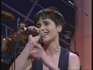 Dreams - The Cranberries live on Kenny Live - 6 March 1993 | Colin Black