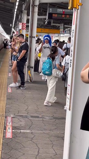 856K views · 5.9K reactions | No que tanto dinero y en metro.  #broma #troll #payasos #chilinypikin #lospayasostiktokers #ElExitoEsDios | FC Yellow Flash | Facebook