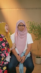 210K views · 4K reactions | ganti host live kejap je pastu followers mtk tutorial bawal selapis ..kak tina pulak tak pakai inner neck memang pokba la jadi mangsa hahaha.. adoi kerah perut aku suko saru la  korang beli bawal selapis 2 helai pun dah dapat 1 QR utk Cabutan Bertuah MEGA tau. 﫶 #tinaarenabeauty #bawalshawl #arenabytina #fyp | Siti Nurul Atina | Facebook