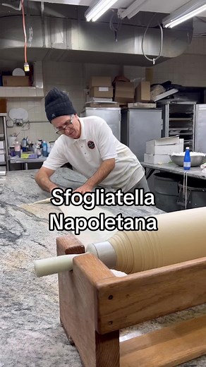 Strech ✅ Grease ✅ Roll ✅ Fill ✅ Bake ✅ Crack ✅ #sfogliatella #sfogliatelle #sfogliatellanapoletana #bakingtiktok #bakersoftiktok #italianbakery #italianbaking