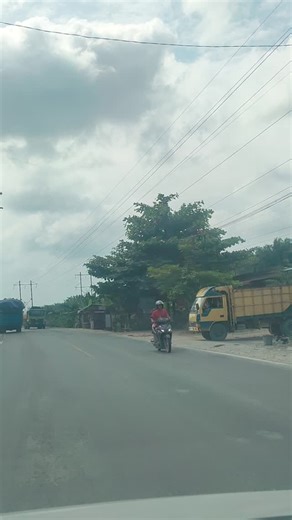Ab kreator on Instagram: "Truk cpo hino dan faw sedang melintas #truck #automobile #supirtruk #driver #trukoleng"