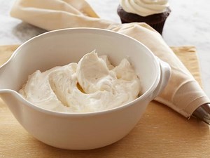 Quick Vanilla Buttercream Frosting