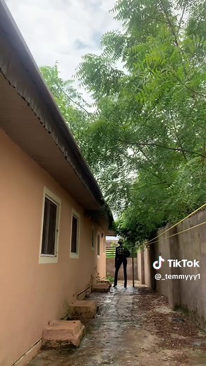 Bella Hadid Wins GQ Model of the Year | Catwalk Highlights