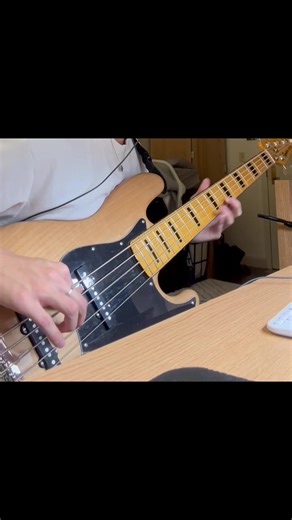 Muse - Hysteria bass cover #guitar #guitarsolo #beginnerguitar #bass #bassguitar #basscover #muse #hysteria #fyp #chriswolstenholme #squier #fender