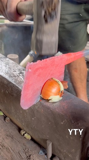 Make a tengkuit #blacksmithing #blacksmith #medievalblacksmith #wood #forgedfromiron