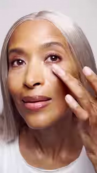 7.8K views · 178 reactions | Show off with sheer coverage. Achieve a no-makeup makeup look with these effortless steps. 1. Mix Light Reflecting Moisturizer with Light Reflecting Foundation. 2. Dot on Radiant Creamy Concealer and blend with fingertips. ✨ Pro-tip: Use a shade closest to your skin tone for a natural look. 3. Add luminosity by applying Light Reflecting Setting Powder with the #13 Powder Brush. https://bit.ly/3UrIh7E | NARS Cosmetics | Facebook