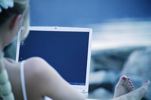 How to Install Mac OS X From an External Hard Drive