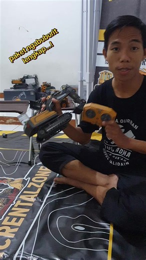 Isi Paket Lengkap 🔸 6 Unit Excavator Remote Control (bebas mix) • Kualitas premium untuk arena outdoor • Baterai bawaan: 6 pcs (pas sesuai jumlah unit) • Baterai cadangan: 8 pcs (lebih 2 dari jumlah alat) 🔸tenda 2x2 •aman panas dan hujan 🔸 Timer Manual • Timer manual (simple & mudah dipakai di semua lokasi) 🔸 10 Kursi Anak • Model ringan & aman untuk anak-anak 🔸 Pagar Arena 2×1 m • Membuat arena rapi, profesional, dan lebih menarik pelanggan 🔸 Banner Usaha • Banner utama (1 pcs) • Standing