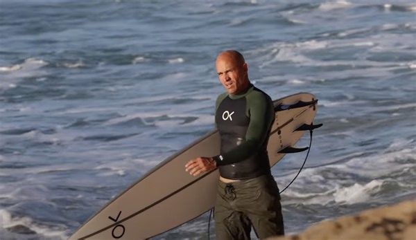 Kelly Slater Tests Out Newly Repaired Hip at Pipeline