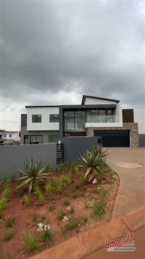 Luxury Home for Sale in Gauteng: 5 Beds & Pool