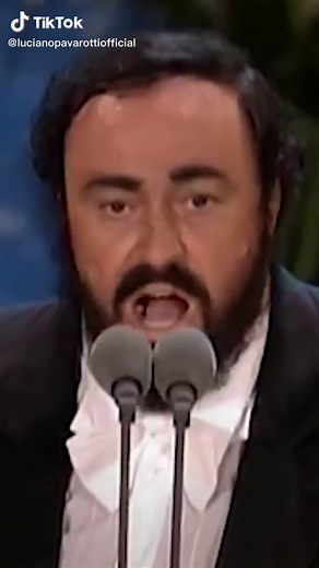 The Three Tenors performing