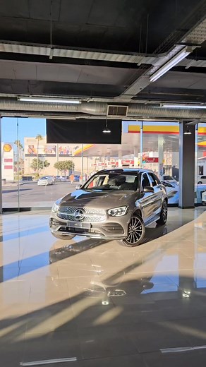 2020 Mercedes-Benz GLC GLC300 4Matic AMG Line Full Service History with Agents 19 000 Km Panoramic Sunroof, DISTRONIC Plus, Driving Assistance Package, Active Parking Assist with Parktronic, 360 Camera, Heated Front Seats, Keyless Go, Easy-Pack Tailgate, Mirror Package, Apple Carplay & Android Auto, Trailer Coupling, Roof Rails, Interior Light Package, 20” Alloy Wheels R 899 900 Contact our Team ________________ *Mo – 0715004511 *Kenny – 0729080382 *Office - 021 5259209 *Email 📧 -info@dscars.co
