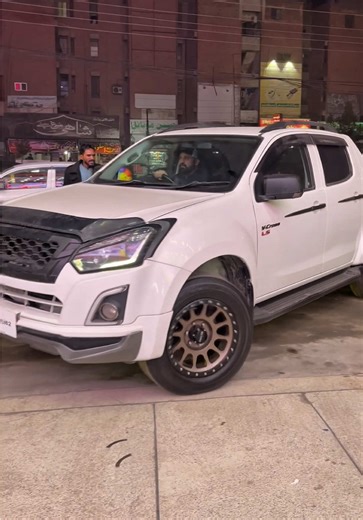 Isuzu Dmax 4x4🚀 No limits, just roads. 👑🔥 Rolling on new 18” Method alloyrims — pure dominance, pure power. 🛞💪 Grip the road like never before! 🛞where power meets precision. Smooth. Safe. Unstoppable. 💪🛣Now available at Saif Traders– drive the difference. 🔧🔥 Visit us today and let’s ensure your car is equipped for every road ahead.🚘 🏨𝐕𝐢𝐬𝐢𝐭 𝐨𝐮𝐫 𝐒𝐡𝐨𝐩𝐬: 𝐇𝐞𝐚𝐝 𝐎𝐟𝐟𝐢𝐜𝐞: 29-J, B Block, Adjacent to GO petrol Pump، Faisal Town. Lahore. ☎️0423- 5160364 | 📞 92-300-7111694