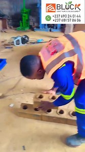 La machine de production, capable de fabriquer deux briques simultanément, est équipée de deux moteurs, ce qui en fait une machine hybride. | LIA BLOCK Brique autobloquant et machine en Afrique