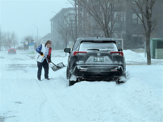 Southern Manitoba blizzard closes highways, schools