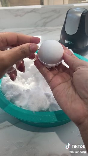 DIY SNOWBALLS. #ASMR#FORYOUPAGE#VIRAL#FYP#ASMRTRIGGERS#SNOW