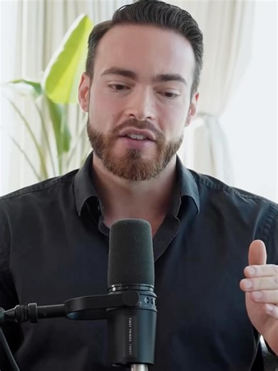 Hack You Media on Instagram: "After years of Bayesian thinking and updating beliefs based on data, @menno.henselmans proves that frequency beats volume concentration, carb-loading before workouts is psychological, and the average gym-goer leaves 6-7 reps in reserve (basically doing warmup sets). Comment “Menno” and we will send you the full episode. You’ll hear why training a muscle twice-weekly gives diminishing returns after that, how eating right before bed is fine if you’re used to it, and w