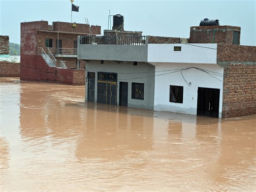 Half a million people stranded by heavy flooding evacuated in Pakistan