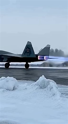 Бублик 🥯 на снегу от пилота Су-57 #airplane #airforce #fighterjet #aircraft #su57