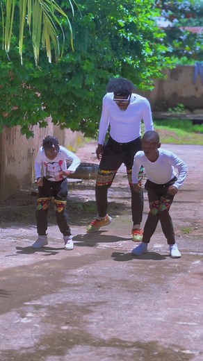 Please someone should help us tell @Incredibleeazy that he is old … we can do better 😍😀😅 #incrediblekids #incredibleeazy #capcut #trending #fyp #foryou #viral #xyzbca