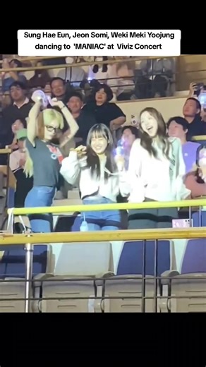 Sung Hae Eun and Jeon Somi Dance to 'MANIAC' at Viviz Concert