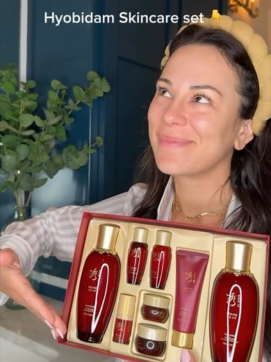 @dermguru showing us how she glows up before bed. Using the full Sooryehan Hyobidam set that is hydrating, anti-aging, and packed with high quality herbal ingredients! #Sooryehan #HyobidamSkincareSet #KoreanSkincare #GinsengSkincareSet #agingskin #antiagingtips #firmskin #KoreanSkincareSet #bloomkare